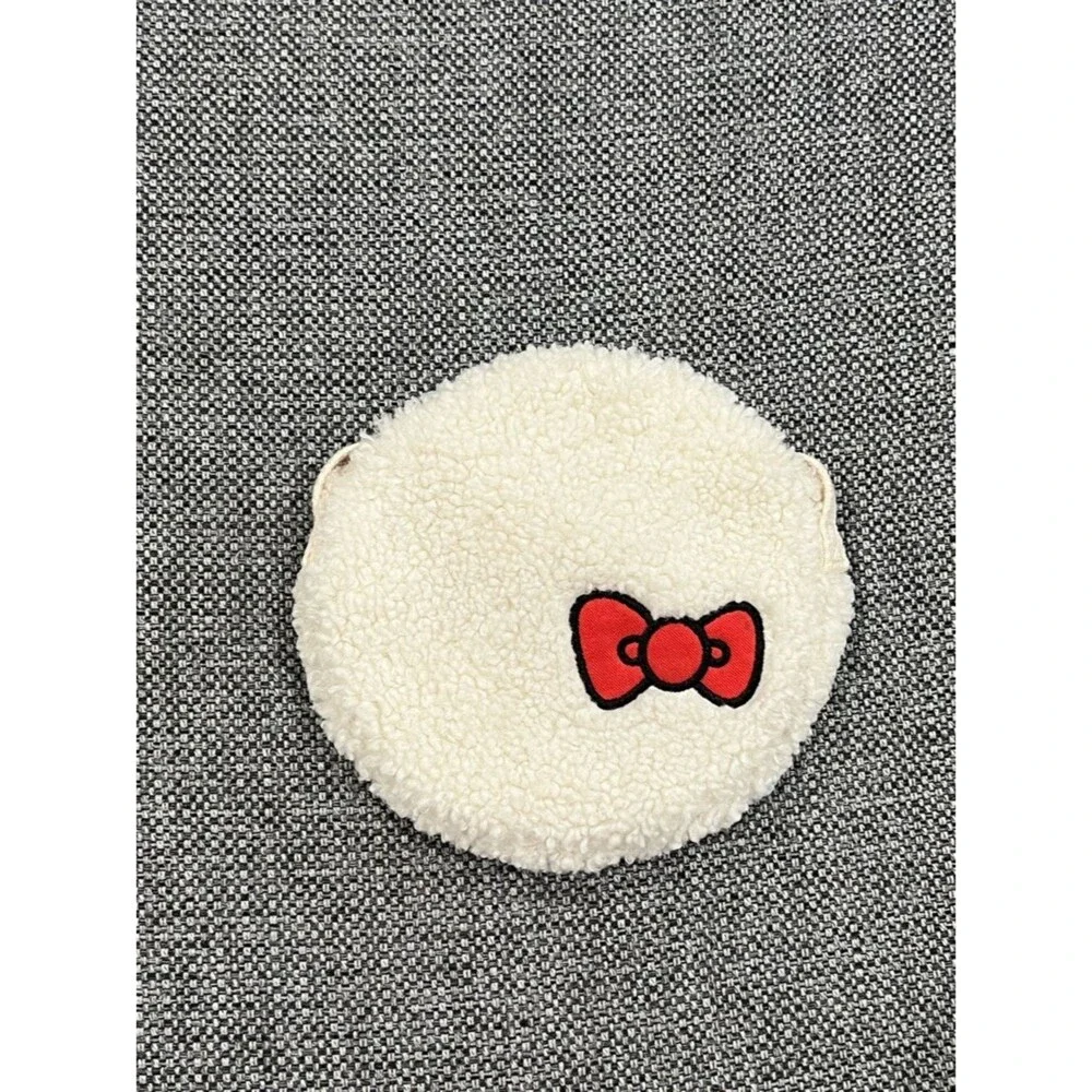 Samansa Mos2 Lagom x Hello Kitty Cream Round Crossbody Bag